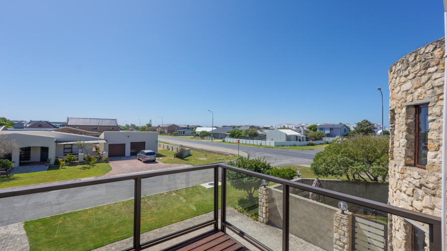 9 Bedroom Property for Sale in Struisbaai Western Cape